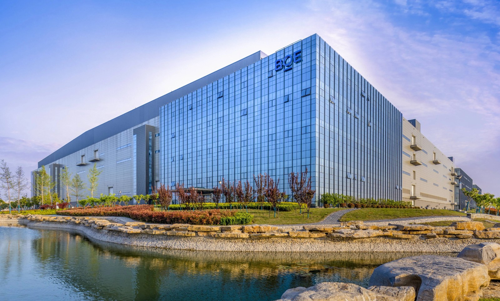 京东方：联手百年日企，剑指偏光片上游核心膜材料，挥金6亿落子合肥