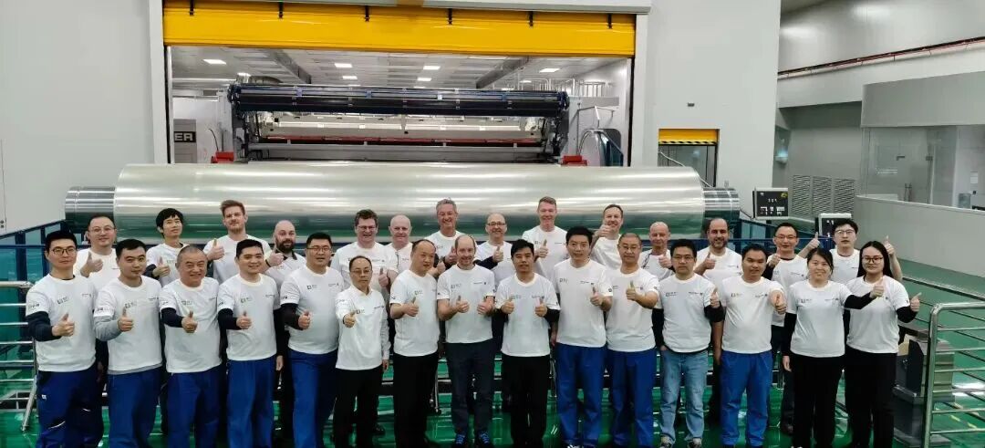 恒力速度！康辉新材联合德国布鲁克纳机械，50个月=24条高端功能性BOPET（双向拉伸聚酯薄膜）生产线全面投产！